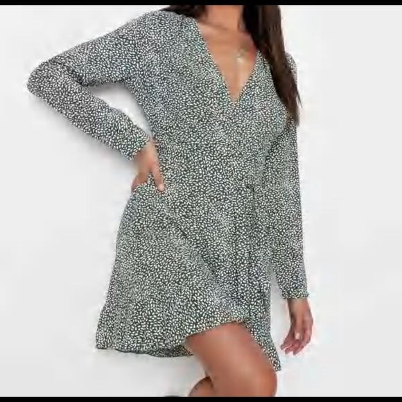 Green Sprinkle Print Ruffle Wrap Tea Dress - Picture 2 of 6